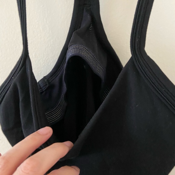 Lululemon black top size 4 - Picture 2 of 3